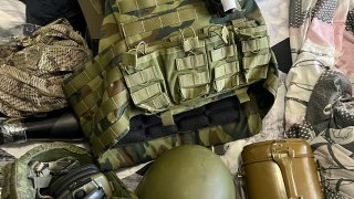 При обыске в квартирах руководителей и участников преступной группы было обнаружено большое количество предметов и вещей, предназначенных для совершения преступления